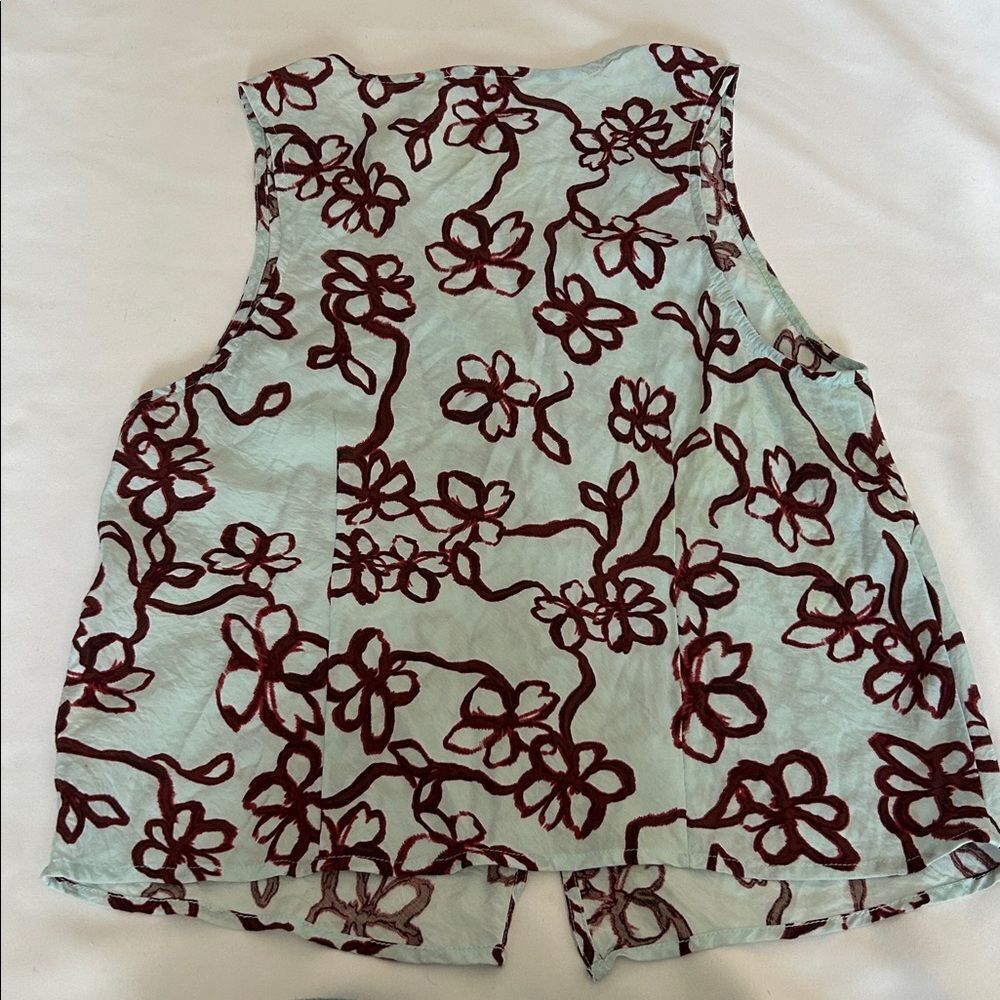 Madewell Gentle Wind Cutaway Vest in NWT Floral Top with Red Accents size 12 - Picture 8 of 8